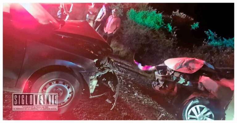 Accidente nocturno en Huetamo, hay dos lesionados en choque de automóviles en la salida a Zitácuaro
