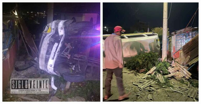 Camioneta del servicio público choca con una casa y vuelca, el conductor huye del lugar