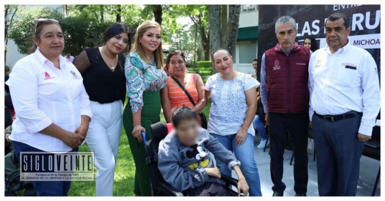 Entregan la SSM y DIF sillas de ruedas neurológicas a menores con discapacidad motriz de 9 municipio