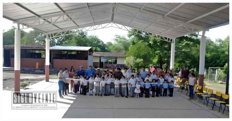 Huetamo avanza en su compromiso con la educación, destaca alcalde de Huetamo al inaugurar techumbre en la Escuela Emiliano Zapata de Los Cuachalalates