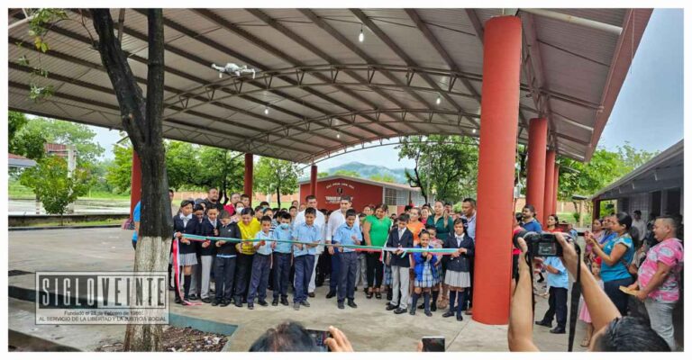 Realiza gobierno municipal de Huetamo inversión para la rehabilitación de la Escuela Primaria Ignacio López Rayón de la colonia Barrio Alto