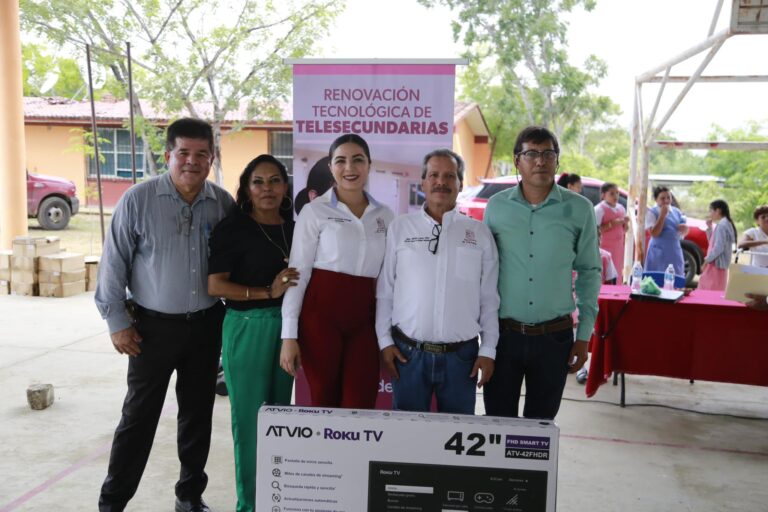 Se benefician más de mil 200 estudiantes con pantallas y equipos para 48 escuelas de Huetamo, San Lucas, Tiquicheo y Carácuaro