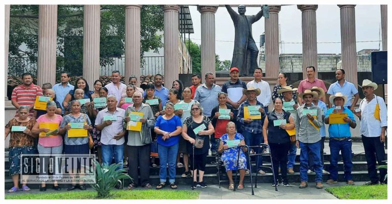 Alcalde de Nocupétaro facilita el reencuentro familiar de adultos mayores con la entrega de visas