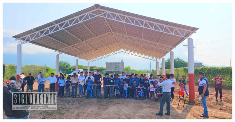 El Centro de Atención Múltiple de Huetamo cuenta ya con su techumbre, fue inaugurada por el alcalde