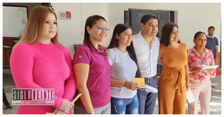 Encabeza el alcalde huetamense Pablo Varona la séptima entrega de micro créditos a mujeres jefas de familia