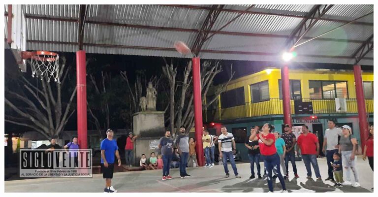 Fue inaugurado el tradicional Torneo de Basquetbol en Nocupétaro como parte de las festividades del 31 de octubre