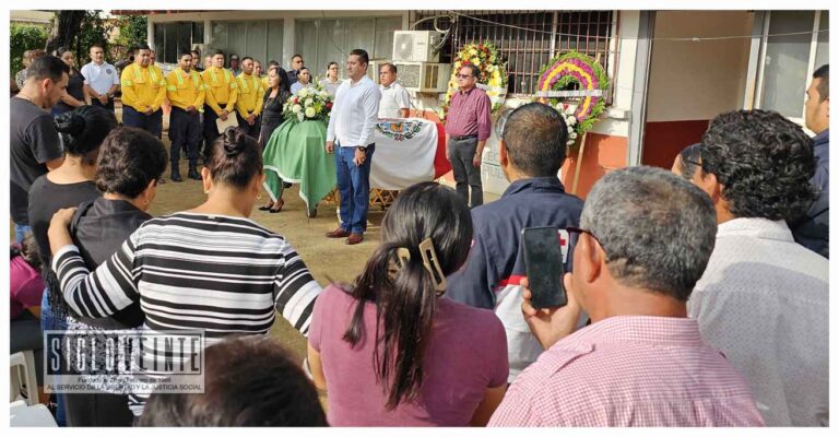 Rinden homenaje póstumo al Comandante de Bomberos de Huetamo, Sergio Zurian Balderas