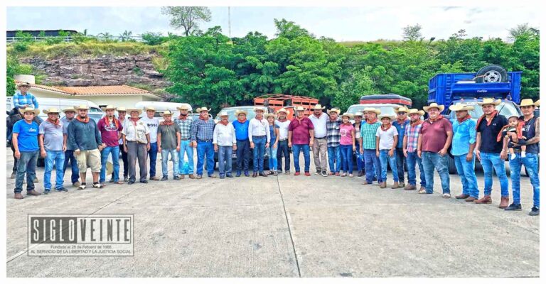 Salen de Huetamo 30 jinetes para participar en arranque en la 29 edición de la Cabalgata Morelos 2023 en Indaparapeo