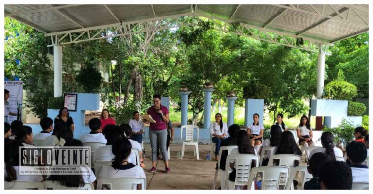 Sensibilizan a estudiantes del COBAEM plantel Huetamo sobre violencia contra las mujeres
