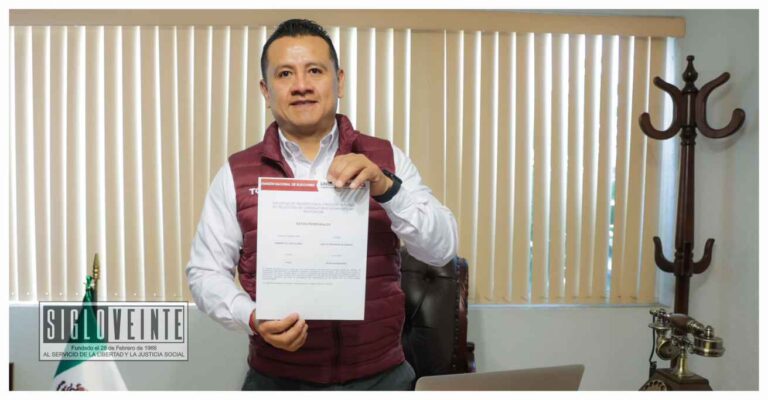 Carlos Torres Piña formaliza su registro por la candidatura al Senado de la República por Morena