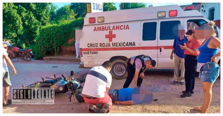 Choca automóvil y motocicleta en Huetamo, el conductor de la moto resulta lesionado en la cabeza y el coche huye del lugar