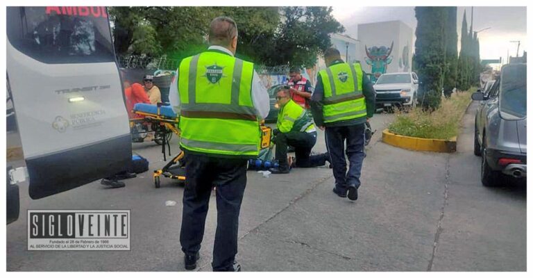 Continúan los accidentes en moto, ahora, piloto resulta herido al chocar contra auto en la Avenida Periodismo de Morelia