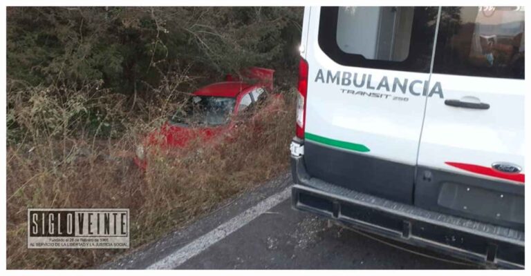 Familia sale ilesa de accidente en las curvas de Jaripo, solo se reportaron daños materiales
