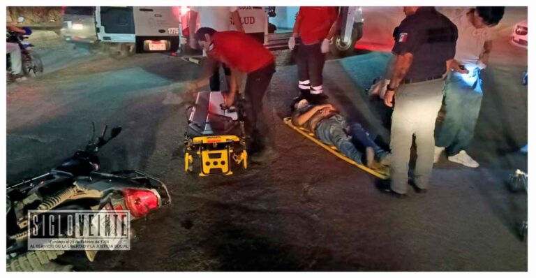 Jóvenes motociclistas sufren accidente en el Libramiento Batallón Huetamo