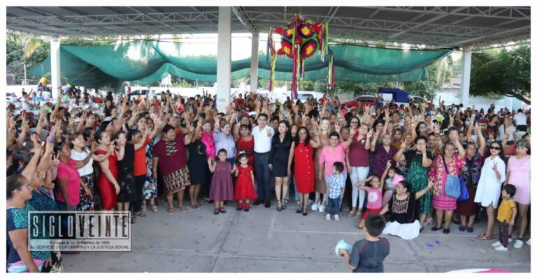 Mujeres huetamenses son festejadas por el ayuntamiento, piden continuidad en el liderazgo municipal