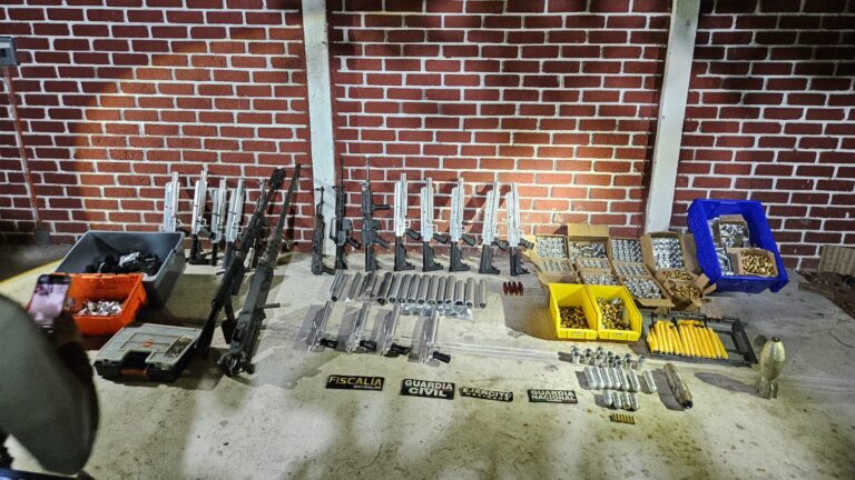 Continúan los operativos en La Huacana, fue asegurado un inmueble, camionetas, armas y explosivos