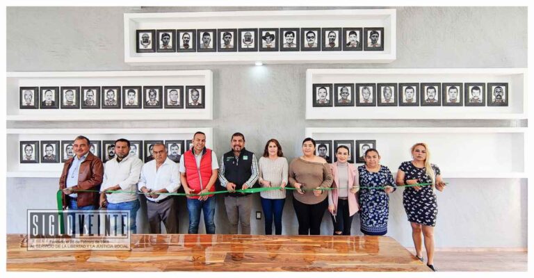 Cornelio Ríos entrega a las y los regidores del Ayuntamiento de Juárez la renovación de la Sala de Cabildo en el interior del Palacio Municipal