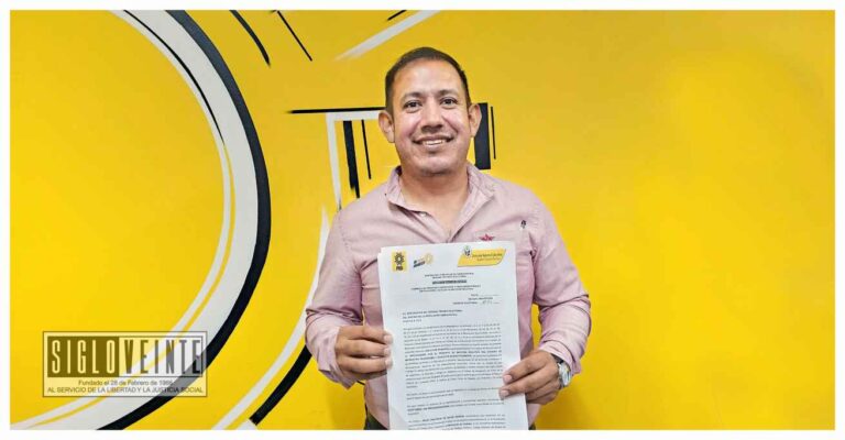 Nezahualcóyotl Ochoa León formaliza su registro como aspirante del PRD a la presidencia municipal de Carácuaro