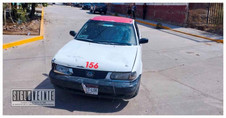 Colisionan taxi y motocicleta en incidente vial en Huetamo, no se reportan lesionados
