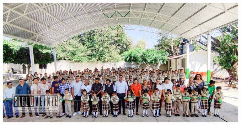 Con la entrega del domo en la Escuela «Melchor Ocampo» de la comunidad de Cerro Colorado de Ocampo, demostramos el impulso a la educación y el deporte: Cornelio Ríos