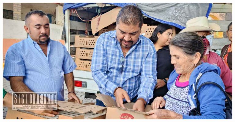 Cornelio Ríos refuerza el desarrollo económico de las familias de Juárez mediante la entrega paquetes de pollitos