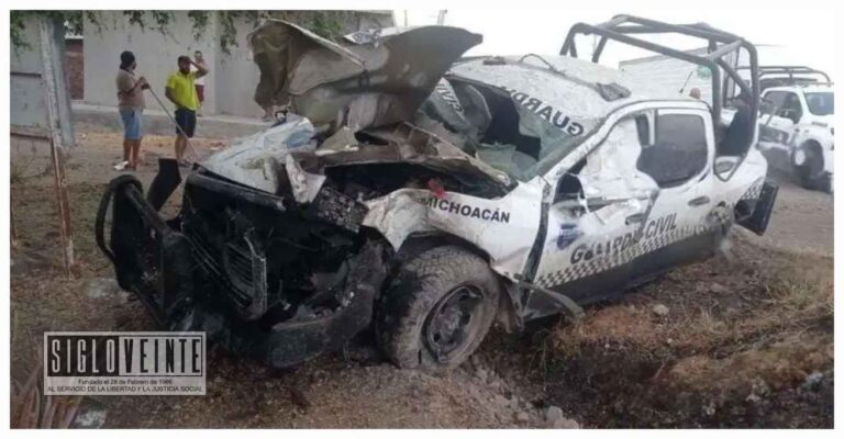 Elemento de la Guardia Civil de Michoacán resultó gravemente herido al volcar en su patrulla