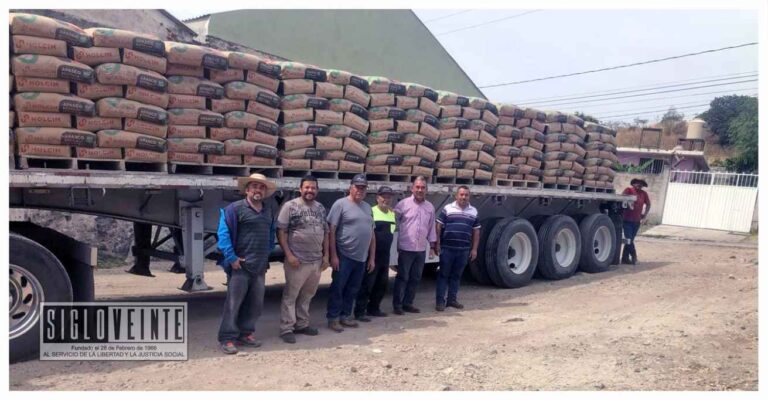 Encabeza el secretario del Ayuntamiento de Juárez la entrega de 30 toneladas de cemento para los habitantes del Ejido Zícata de Morelos