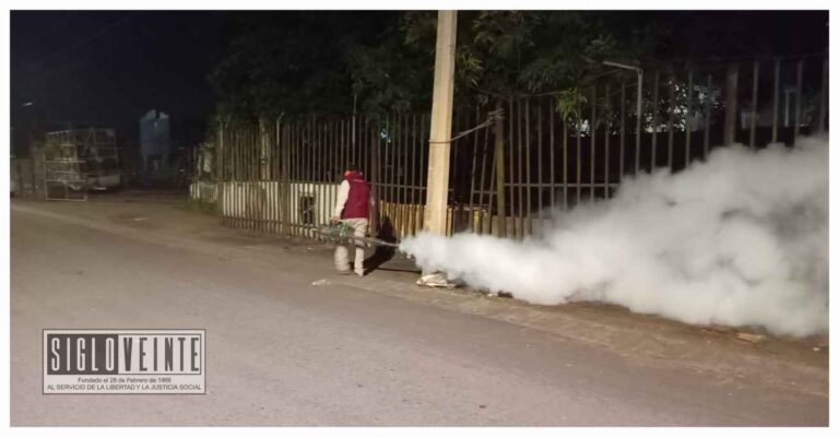 La SSM protege contra el dengue a habitantes de Huetamo, fumiga las áreas situadas a la orilla del río Balsas