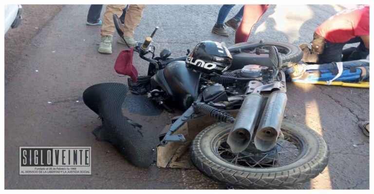 Grave accidente en carretera de Zitácuaro, un motociclista resultó herido tras colisión con Tsuru