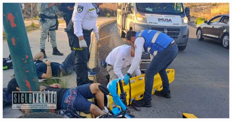 Tres jóvenes resultan heridos tras chocar con una base de alumbrado cuando viajaban en motocicleta