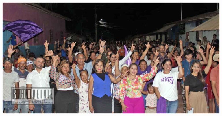 Catalina Pérez Negrón da a conocer sus propuestas de campaña ante los habitantes de colonia La Arboleda de Tiquicheo