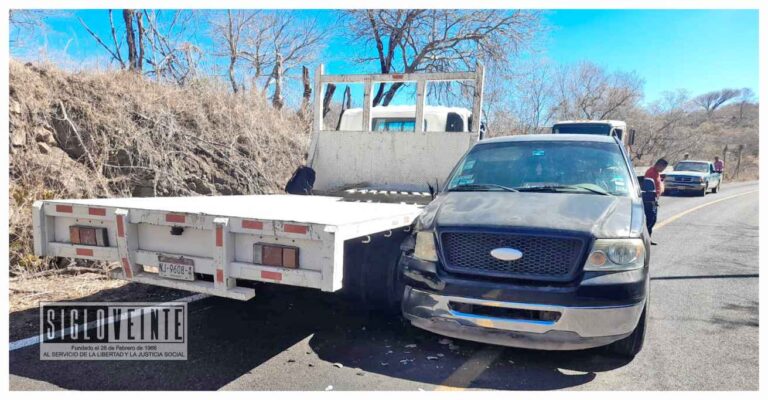 Chocan camioneta y camión en la carretera a Tiquicheo deja solo daños materiales