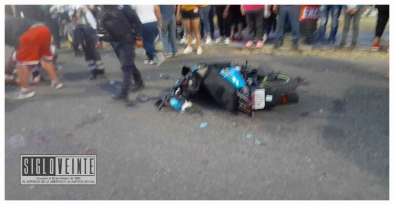 Dos menores de edad resultaron lesionadas en accidente de moto en el Boulevard Suprema Junta Nacional Americana