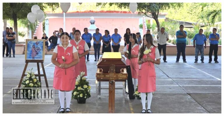 Emotivo homenaje en la Escuela Secundaria Federal No. 1 de Huetamo para despedir a Alexa Monserrat