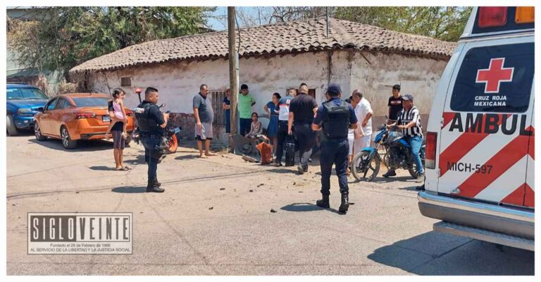 En Huetamo, accidente entre automóvil y motocicleta deja un lesionado