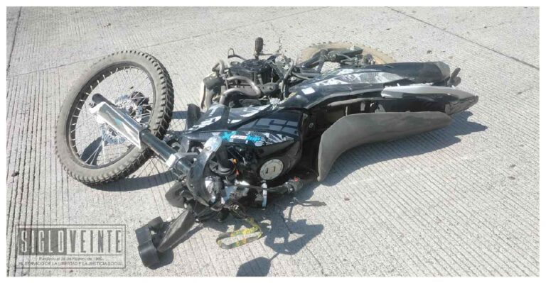 Accidente de motocicleta deja un adultos y dos menores lesionados