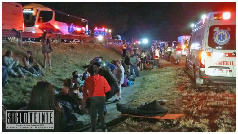 En Zinapécuaro, tráiler choca con autobús dejando más de 30 personas heridas, 3 de gravedad