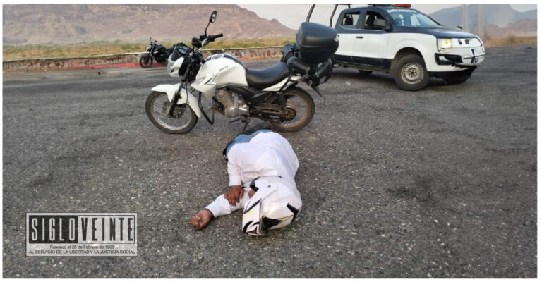 Encuentran a cobrador de Elektra totalmente ebrio a orillas de carretera en Ciudad Altamirano