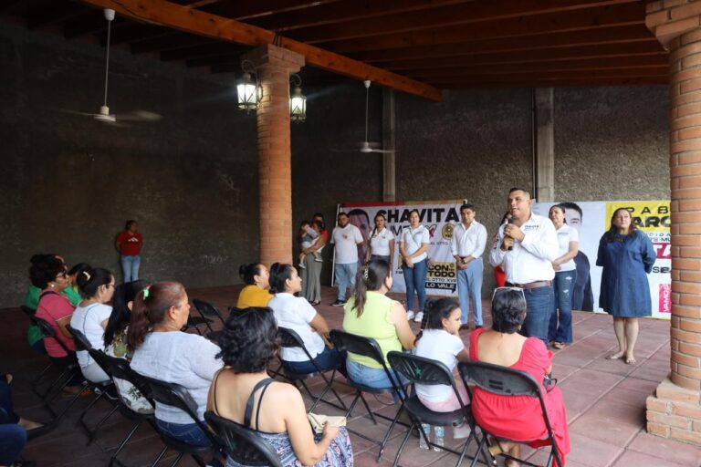 Los candidatos del PRD a la alcaldía de Huetamo y diputación local comprometen apoyo a maestros de preescolar
