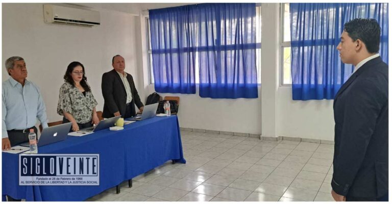 21 estudiantes de la región realizaron su examen de titulación de licenciatura y uno de grado en el subcentro de la UPN en Huetamo