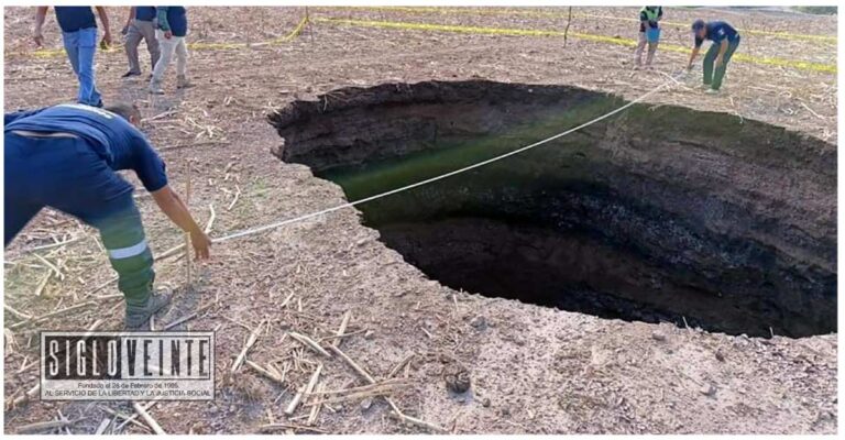 Aparece mega socavón de 10 metros de profundidad en el municipio de Tlapa de Comonfort, en el estado de Guerrero