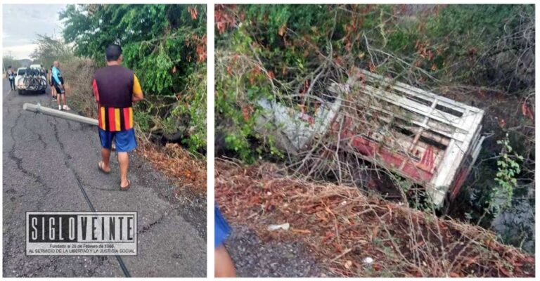Camioneta derriba poste de luz y vuelca en la carretera Huetamo-Riva Palacio