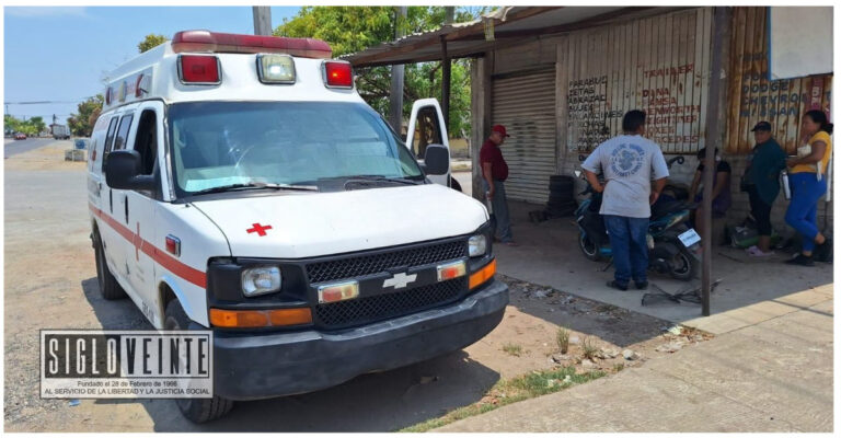 Choque de dos motos en Riva Palacio deja a una mujer lesionada