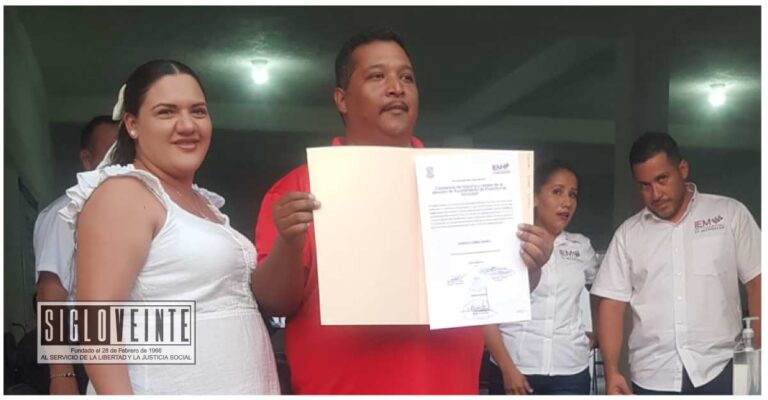 Con la entrega de su constancia de mayoría y validez, Gonzalo Nares se convierte en alcalde electo de Nocupétaro