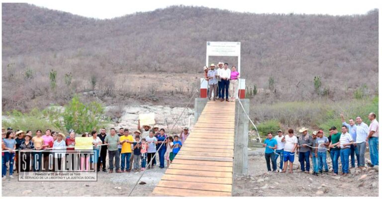 El alcalde Pablo Varona inaugura puente peatonal en La Estancia del Río Chiquito