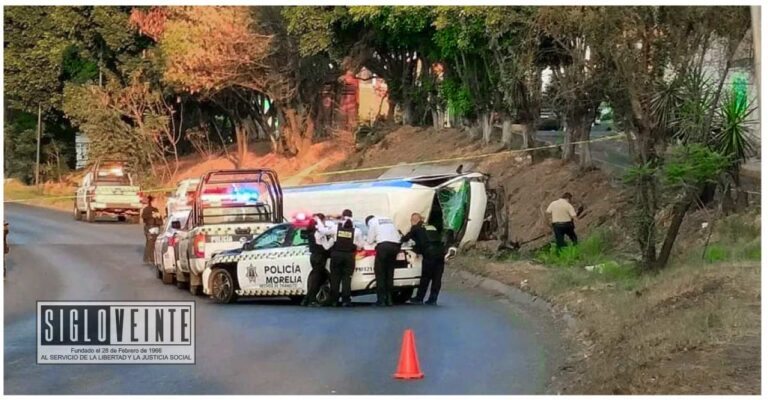 Fallece pasajero en accidente de combi de la Ruta Morada en Morelia