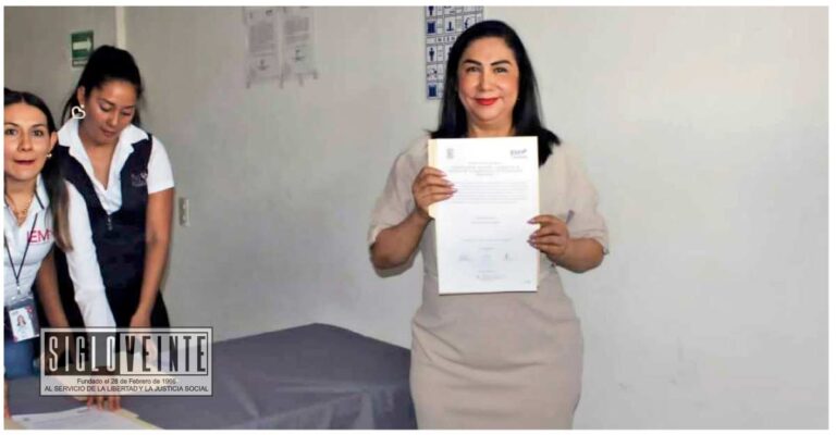 Judit Chino Camacho, se convierte en primera alcaldesa electa del municipio de Churumuco al recibir su constancia de mayoría