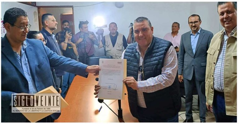 Mario Reyes Tavera recibe constancia de mayoría como alcalde electo de Tiquicheo