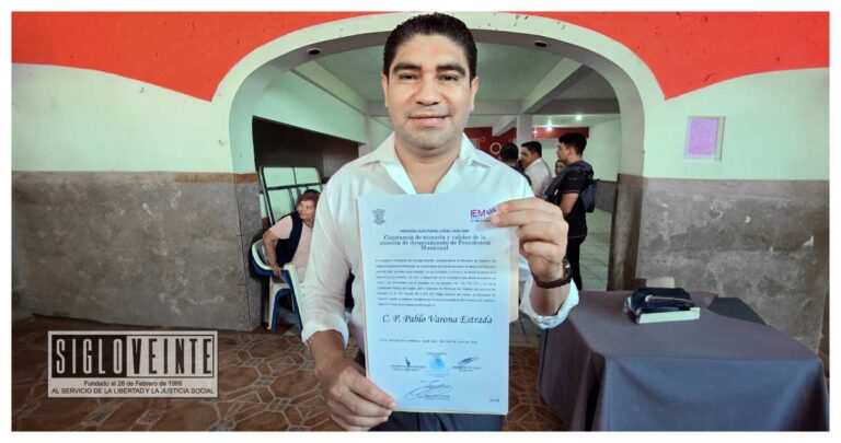Pablo Varona recibe constancia de mayoría para un segundo periodo consecutivo como alcalde de Huetamo