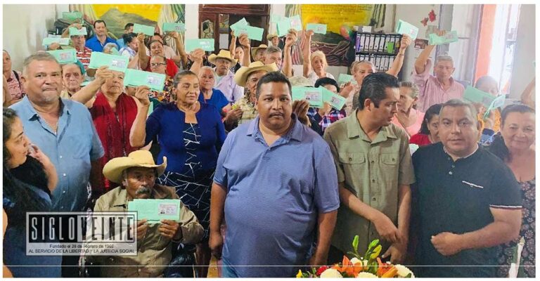 Para reunir a familias tras años de separación, el gobierno de Nocupétaro entrega visas de turista a adultos mayores